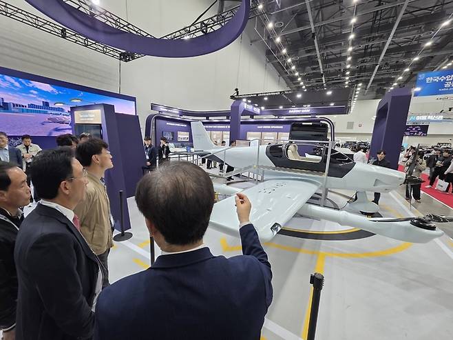 ▲ 대구시가 엑스코에서 열린 FIX 2025에서 UAM(도심항공교통) 서비스체험관을 통해 산업 전반을 소개하고 있다. 전재용 기자