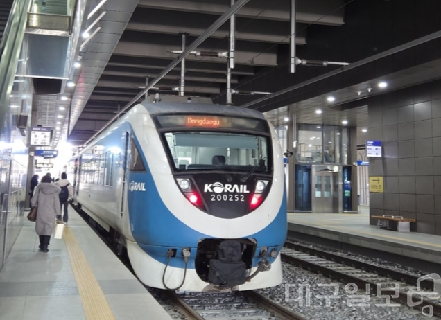 동대구역에 정차하고 있는 동대구~강릉 누리로 열차. 대구일보 DB