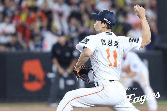 한화 엄상백이 대전 한화생명 볼파크에서 열린 2025 KBO리그 정규시즌 KIA전에 등판해 역투하고 있다. 사진 | 한화 이글스