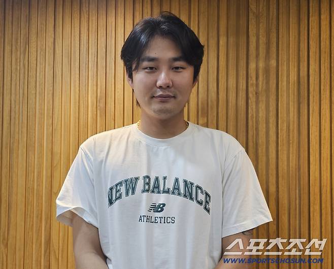 인터뷰에 임한 정철원. 김영록 기자