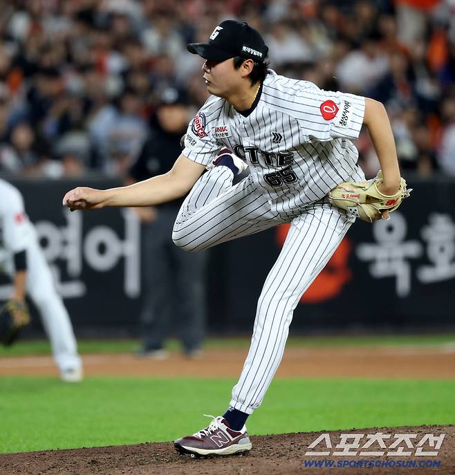 30일 대전한화생명볼파크에서 열린 롯데와 한화의 경기, 롯데 정철원이 역투하고 있다. 대전=허상욱 기자wook@sportschosun.com/2025.09.30/