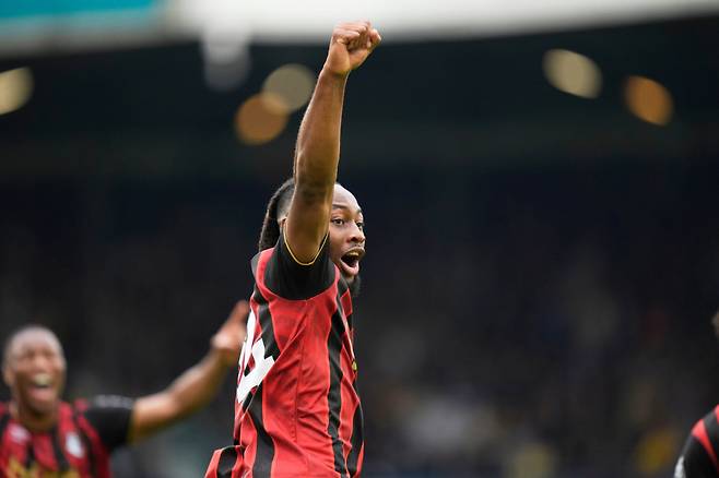Bournemouth's Antoine Semenyo celebrates scoring his team's first goal from a free kick, during the English Premier League soccer match between Leeds United and Bournemouth, at Elland Road, in Leeds, England, Saturday, Sept. 27, 2025. (Danny Lawson/PA via AP) UNITED KINGDOM OUT; NO SALES; NO ARCHIVE; PHOTOGRAPH MAY NOT BE STORED OR USED FOR MORE THAN 14 DAYS AFTER THE DAY OF TRANSMISSION; MANDATORY CREDIT







<저작권자(c) 연합뉴스, 무단 전재-재배포, AI 학습 및 활용 금지>