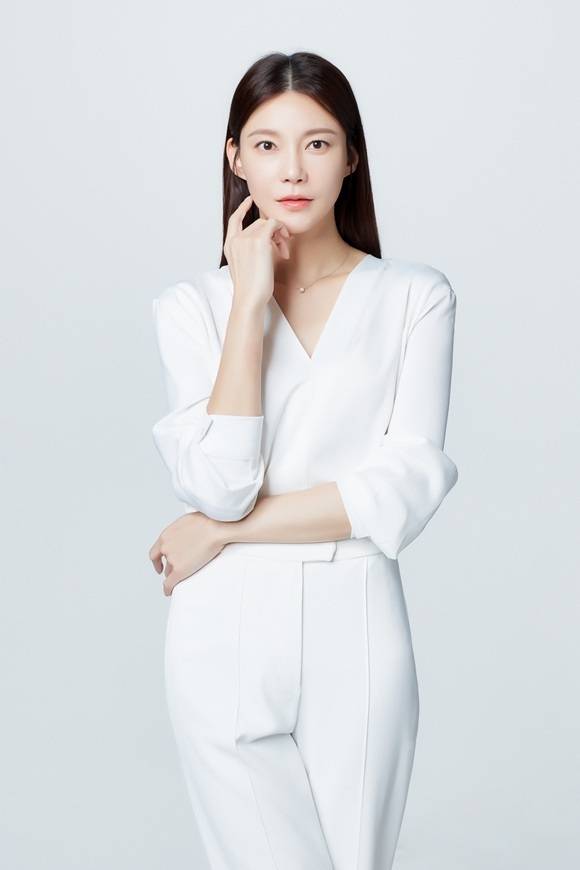 배우 차예련이 HB엔터테인먼트와 재계약을 체결했다. /HB엔터테인먼트