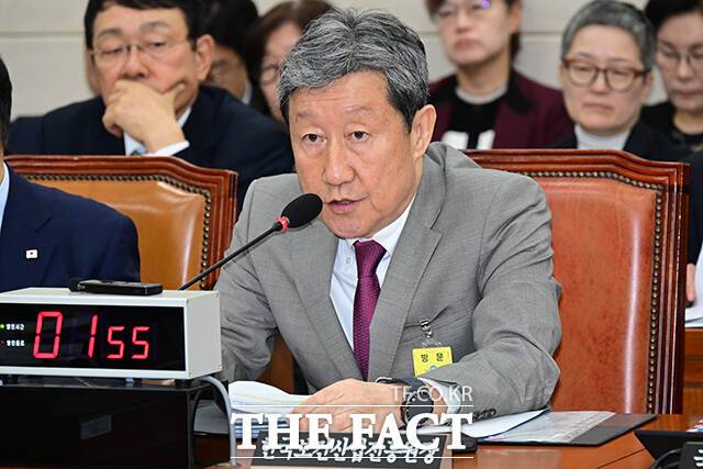 질의 답변하는 차순도 한국보건산업진흥원장.