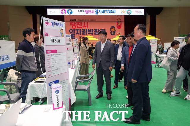 당진시는 21일 고대면 당진실내체육관에서 '2025년 하반기 일자리 박람회'를 개최했다. /당진시