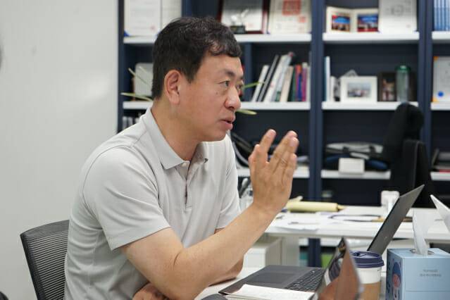 이성권 엔키화이트햇 대표.  두 번의 창업과 고려대 산학협력 교수, 다른 보안  기업 두 곳의 대표를 지내는 등 다채로운 경력을 갖고 있다. (사진=엔키화이트햇 제공)