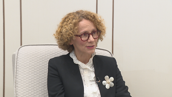 나토의 라드밀라 셰케린스카 사무차장이 “한국은 필수적 파트너”라며 방산·사이버·AI 협력 강화 의지를 밝혔다. 러시아-북한 군사 협력 심화에 우려를 표하며 “대화는 억제력 위에서 이뤄져야 한다”고 말했다. 아리랑TV 제공