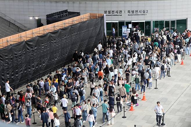 추석 연휴 마지막날인 9일 오전 서울 용산구 국립중앙박물관이 관람객들로 북적이고 있다.  2025.10.9 (서울=뉴스1)