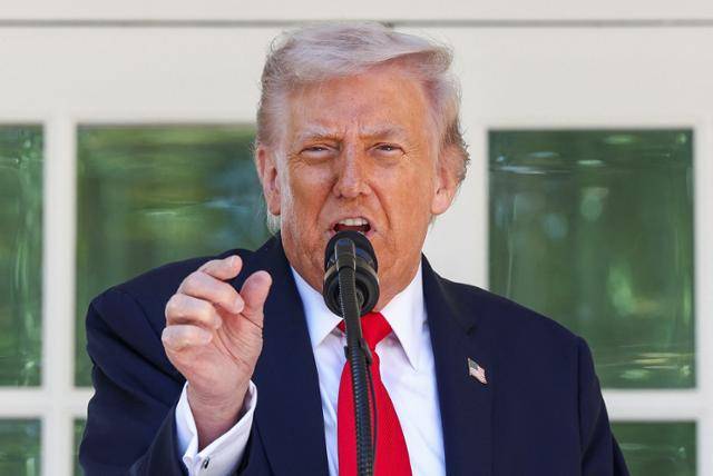 도널드 트럼프 미국 대통령이 21일 워싱턴 백악관 로즈가든에서 진행된 오찬에 앞서 연설하고 있다. 워싱턴=로이터 연합뉴스