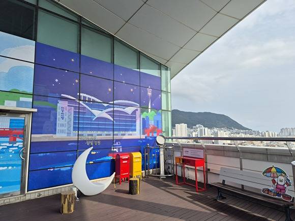 새롭게 단장한 자갈치전망대 모습. [사진=부산시설공단]