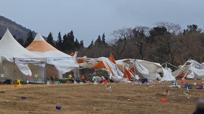 강풍 때문에 일정 대부분 취소된 올해 제주들불축제 현장
