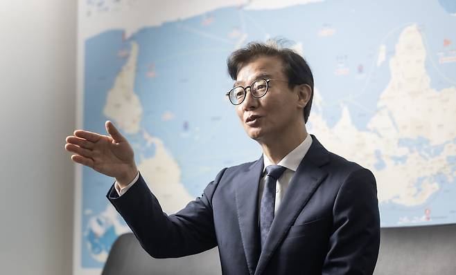 전재수 해양수산부 장관은 “해수부 이전을 통해 부산을 새로운 해양수도권으로 조성하는 것은 물론 여수에서 포항에 이르는 한반도 남부권을 북극항로 경제권역으로 만들 것”이라고 했다. 최기웅 기자