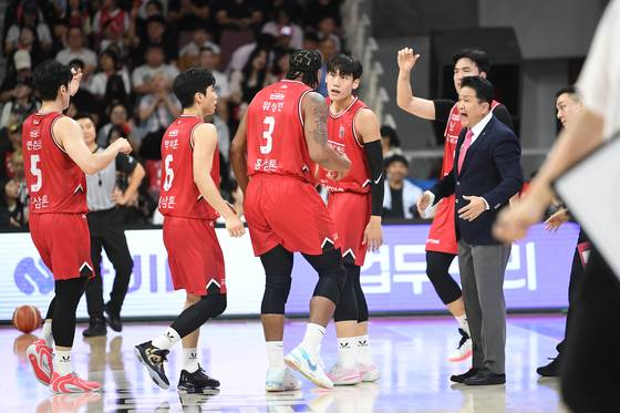 KCC마저 잡아낸 돌풍의 팀 정관장. 사진 KBL