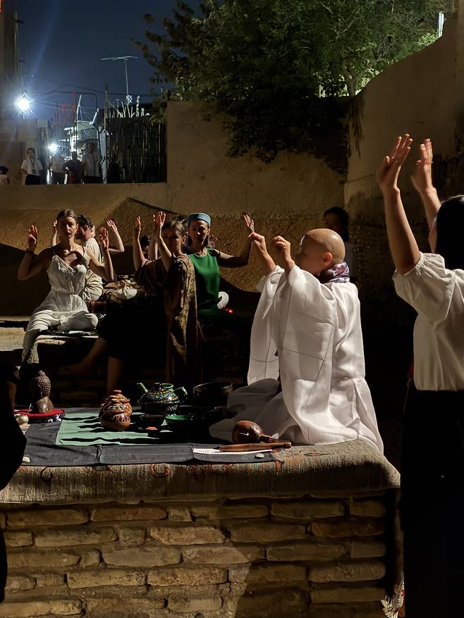The Ven. Jeong Kwan (second from right) leads a food meditation session at the Bukhara Biennial in Bukhara, Uzbekistan, on Sept. 5. (Park Ga-young/The Korea Herald)