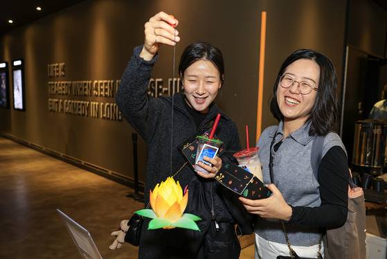 Participants of"Silent Theater pose for pictures after the program at CGV Dongadaemun in Jung District, central Seoul, on Oct. 18. [CULTURAL CORPS OF KOREAN BUDDHISM][CULTURAL CORPS OF KOREAN BUDDHISM]