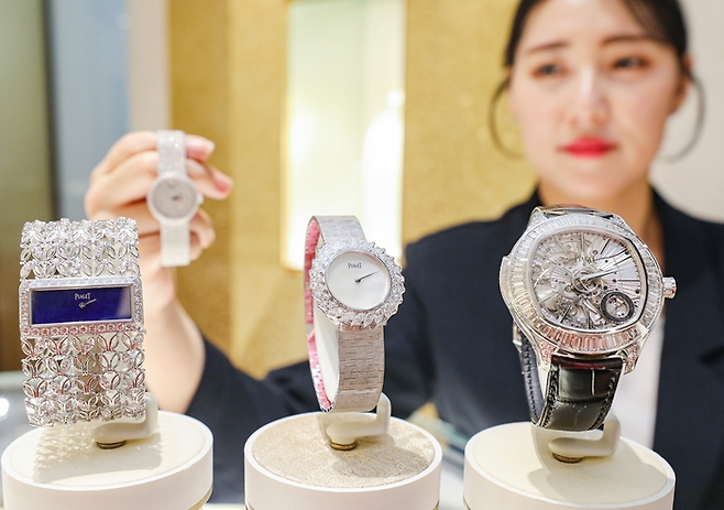 (Hyundai Department Store)