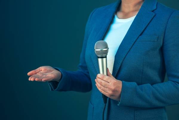 10대 친딸을 무차별 폭행한 뒤 방치해 살해한 혐의로 40대 가수 겸 아나운서가 구속기소 됐다. 사진은 기사 본문과 무관함. /사진=클립아트코리아