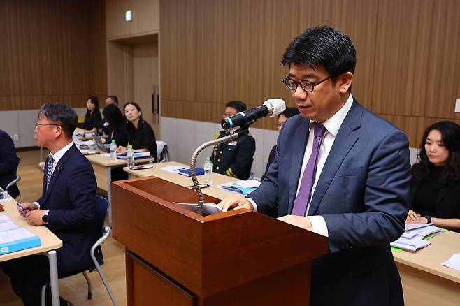 22일(현지시간) 캄보디아 프놈펜 주캄보디아 대사관에서 열린 국회 외교통일위원회 주캄보디아·주베트남·주태국·주라오스대사관 국정감사에서 김현수 주캄보디아 대사 대리가 업무현황을 보고하고 있다. [연합]