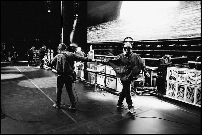 [고양=뉴시스] 전설적인 브릿팝 밴드 '오아시스(Oasis)'가 21일 오후 경기 고양 고양종합운동장에서 '오아시스 라이브(Oasis Live)'25'를 펼치고 있다. (사진 = Joshua Halling 제공) 2025.10.22. photo@newsis.com *재판매 및 DB 금지