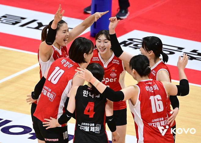 페퍼저축은행 개막전 승리. 한국배구연맹 제공