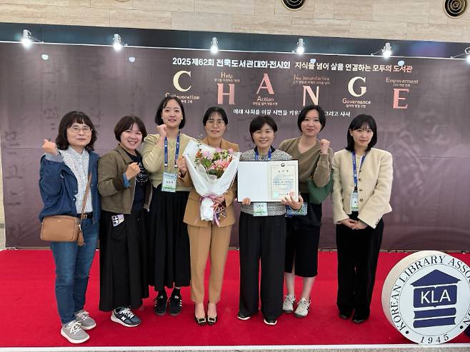 22일 전주시 완산도서관이 문화체육관광부의 '2025년 도서관 운영 유공' 우수도서관으로 선정됐다. 전주시 제공