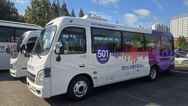 22일 시범운행을 시작한 천안 자율 주행버스 ⓒ박인옥 기자