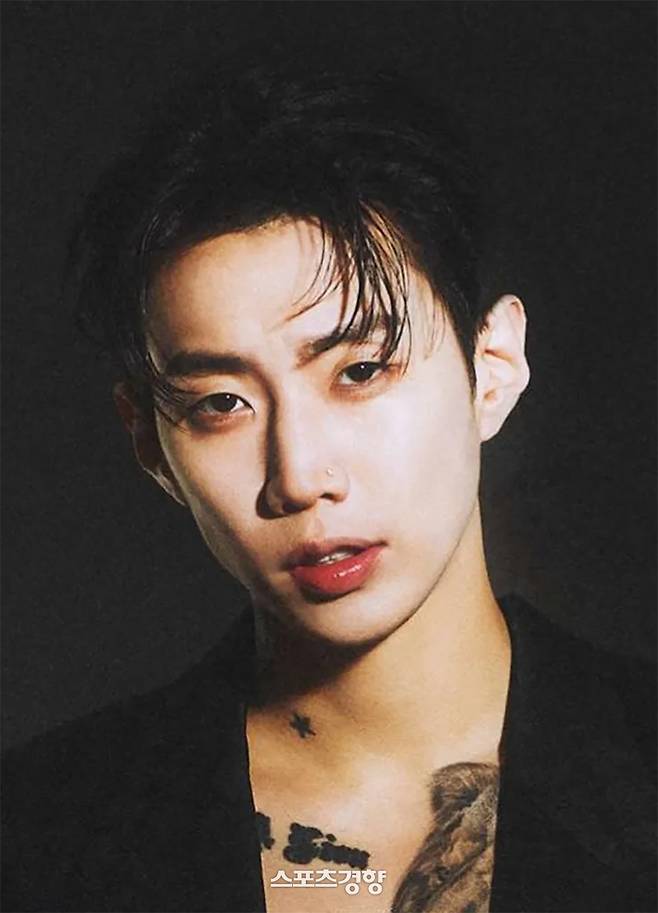 최근 유방암 관련 행사에서 ‘몸매’ 곡을 불렀다 거센 비판을 받은 가수 박재범. 모어비전 제공