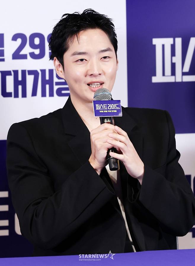 배우 강영석이 22일 서울 용산구 CGV 아이파크몰에서 진행된 영화 '퍼스트라이드(남대중 감독)' 언론시사회 및 기자간담회에 참석해 질의응답을 하고 있다. /2025.10.22 /사진=김휘선 hwijpg@