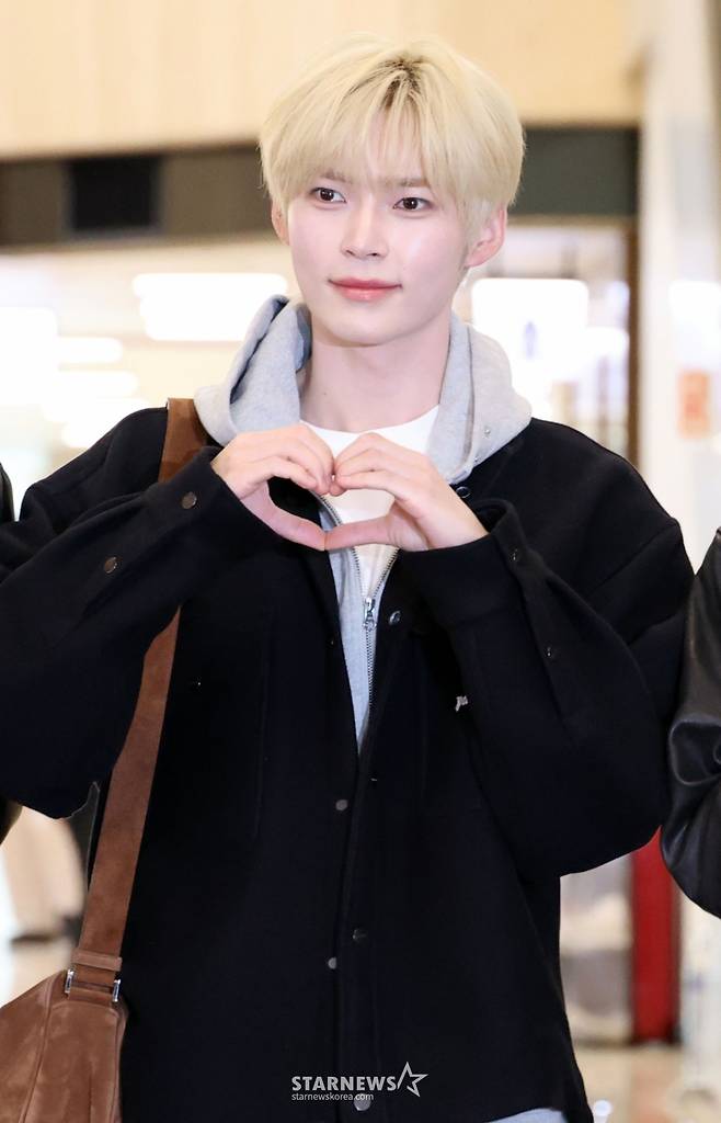 제로베이스원 성한빈 '반짝이는 금빛미남'[★포토]