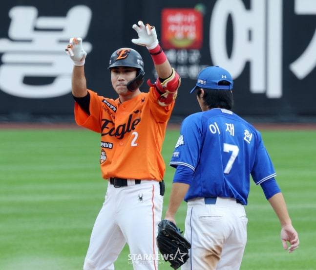 한화 심우준(왼쪽). /사진=강영조 선임기자