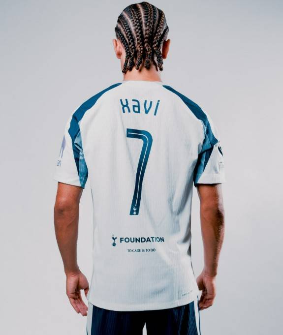 토트넘 7번 유니폼을 입은 사비 시몬스. /사진=토트넘 공식 SNS 갈무리