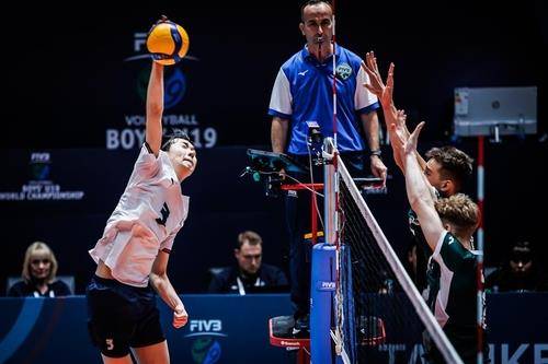 U-19 세계선수권 경기에서 스파이크하는 방강호 [FIVB 홈피 캡처. 재판매 및 DB 금지]