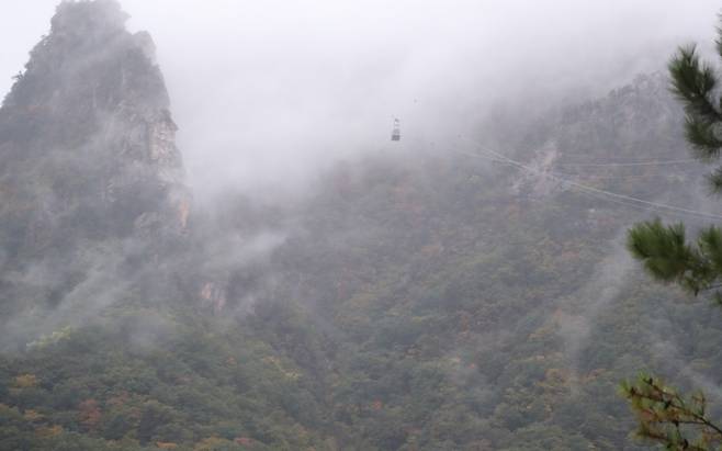 짙은 운해와 설악산 단풍 [촬영 류호준]