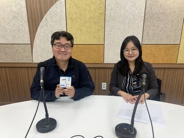 장정구 진행자와 백민재 EAAFP 동아시아-대양주 철새이동경로 파트너쉽 담당관 [경인방송DB]