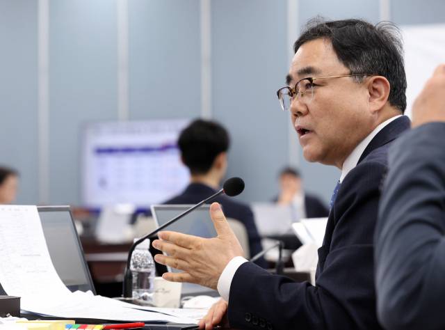 더불어민주당 허성무 의원이 20일 강원 정선군 강원랜드에서 열린 국회 산업통상자원중소벤처기업위원회 국정감사에서 질의하고 있다. 연합뉴스