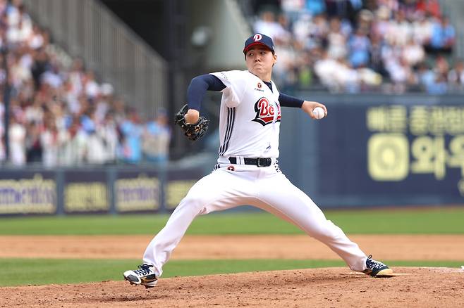 두산 선발투수 최승용이 27일 서울 잠실구장에서 열린 2025 KBO리그 정규시즌 롯데전서 역투하고 있다. 사진 | 두산 베어스