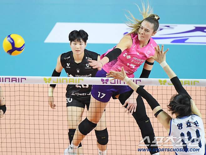 레베카가 17득점으로 분전했지만, 개막전의 활약에는 못 미쳤다.