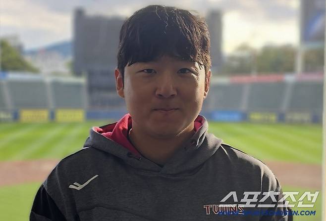 LG 송승기가 22일 청백전을 앞두고 인터뷰를 하고 있다. 잠실=권인하 기자