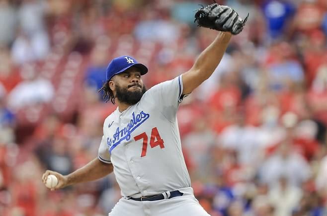 켄리 잰슨은 LA 다저스에서 정규시즌 통산 350세이브, 포스트시즌 통산 19세이브를 올렸다. AP연합뉴스