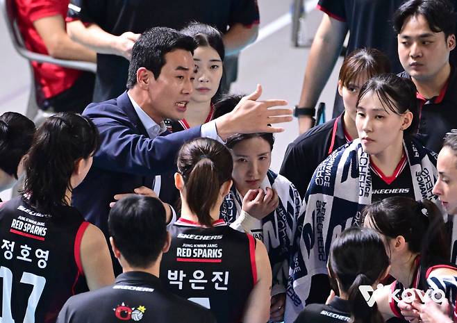 정관장 고희진 감독이 선수들에게 쓴소리를 하고 있다. 사진제공=KOVO