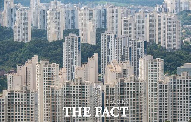 더불어민주당은 세제 개편 관련 논의하고 있지 않다고 선을 그었다. 정부가 밝힌 방향과 대조되는 대목이다. /더팩트 DB