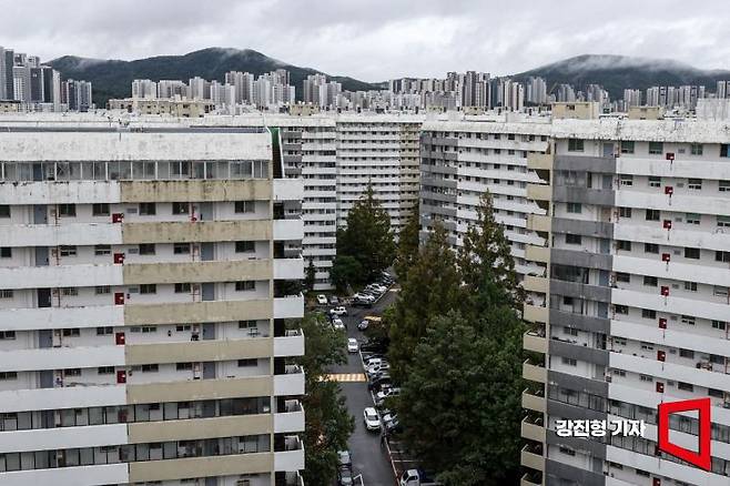 13일 재건축 정비계획 변경안이 통과돼 재건축 정비사업에 속도가 붙은 서울 강남구 은마아파트. 2025.10.13 강진형 기자