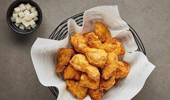 교촌치킨의 치킨. 교촌에프앤비 제공