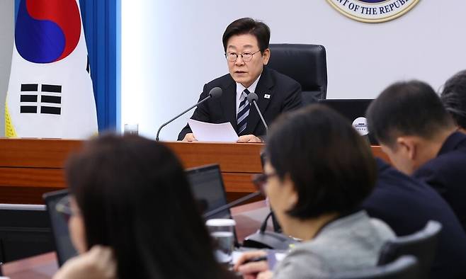 이재명 대통령이 23일 서울 용산 대통령실에서 열린 수석보좌관회의를 주재하고 있다. 대통령실사진기자단