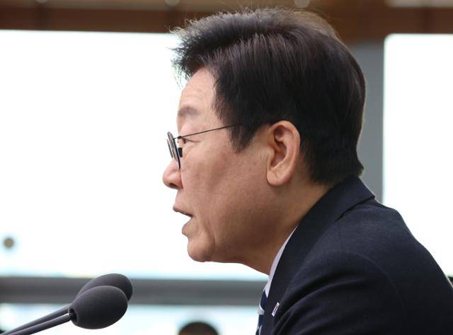 이재명 대통령이 23일 용산 대통령실에서 열린 수석보좌관회의에서 발언하고 있다. 연합뉴스