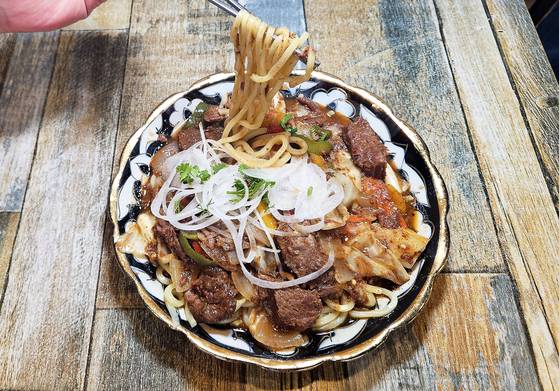 영암의 우즈베키스탄 음식점 '파이즐리 어시허나'의 인기 메뉴 라그만. 중앙아시아식 라면으로 한국인 입맛에도 잘 맞는다. 손민호 기자