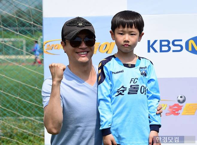 가수 김정민과 아들 김도윤 군/사진=한경DB