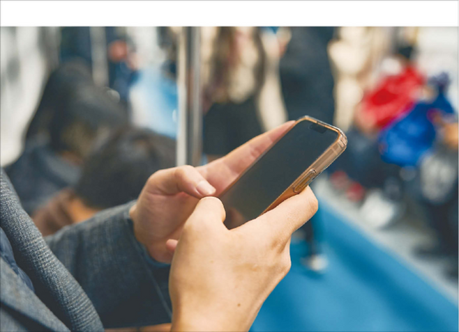 알고리즘 기술 발전은 현대인이 고민 없이 인공지능(AI)에 결정을 ‘위탁’하는 현상을 가속화시켰다. (게티이미지뱅크 제공)