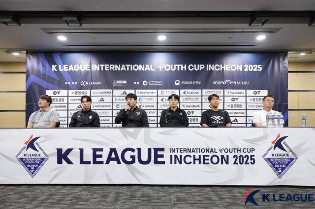 왼쪽부터 김성철 인천남고 감독, 배기종 매탄고 감독, 포철고 황지수 감독, 금호고 박요한 코치, 풍생고 김근철 감독, 부평고 서기복 감독./한국프로축구연맹