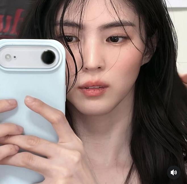 [서울=뉴시스] 한소희. (사진=한소희 인스타그램 캡처) 2025.10.23. photo@newsis.com *재판매 및 DB 금지